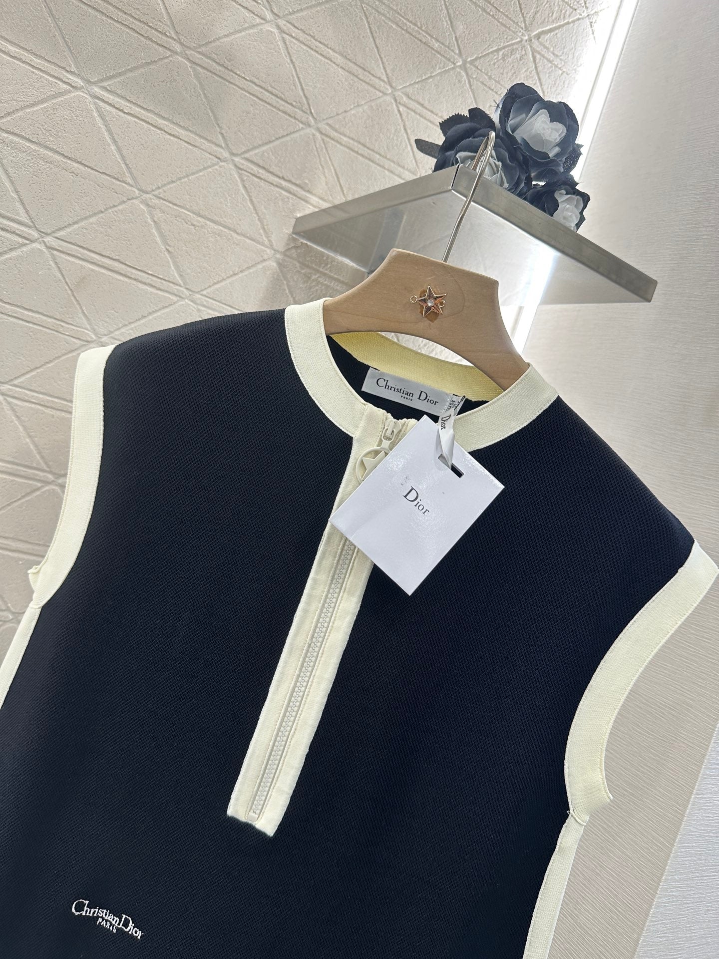D 2025 new product Black and white vest dress