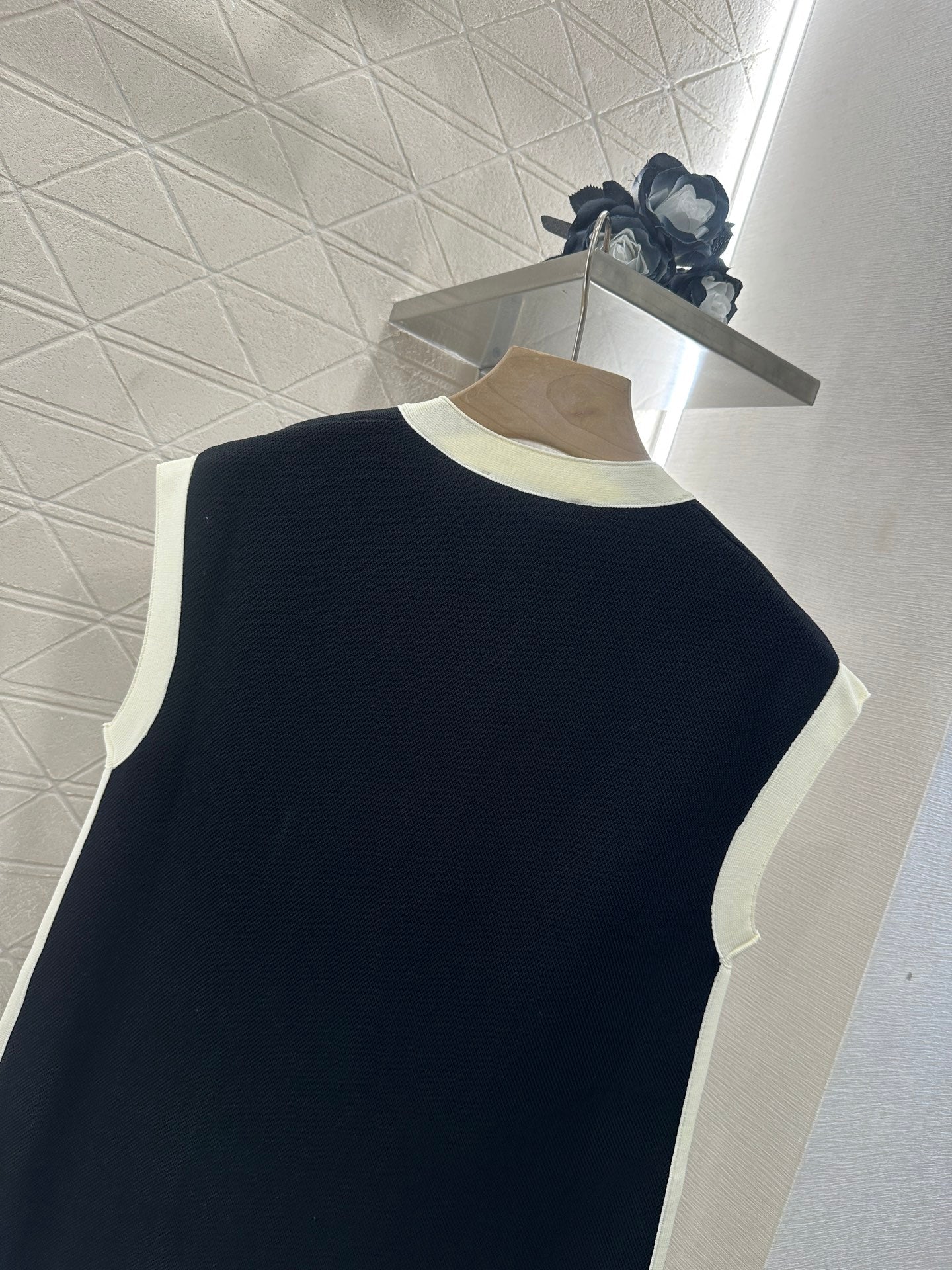 D 2025 new product Black and white vest dress