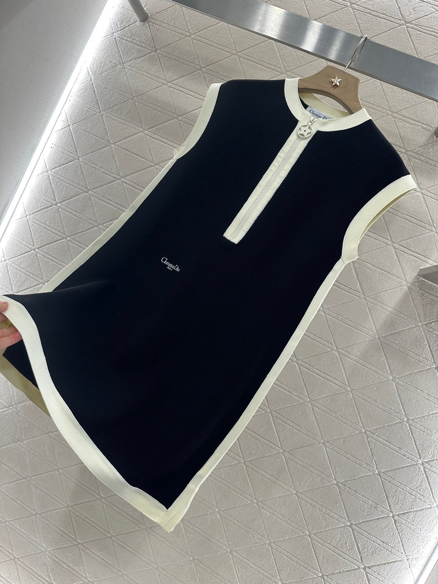 D 2025 new product Black and white vest dress