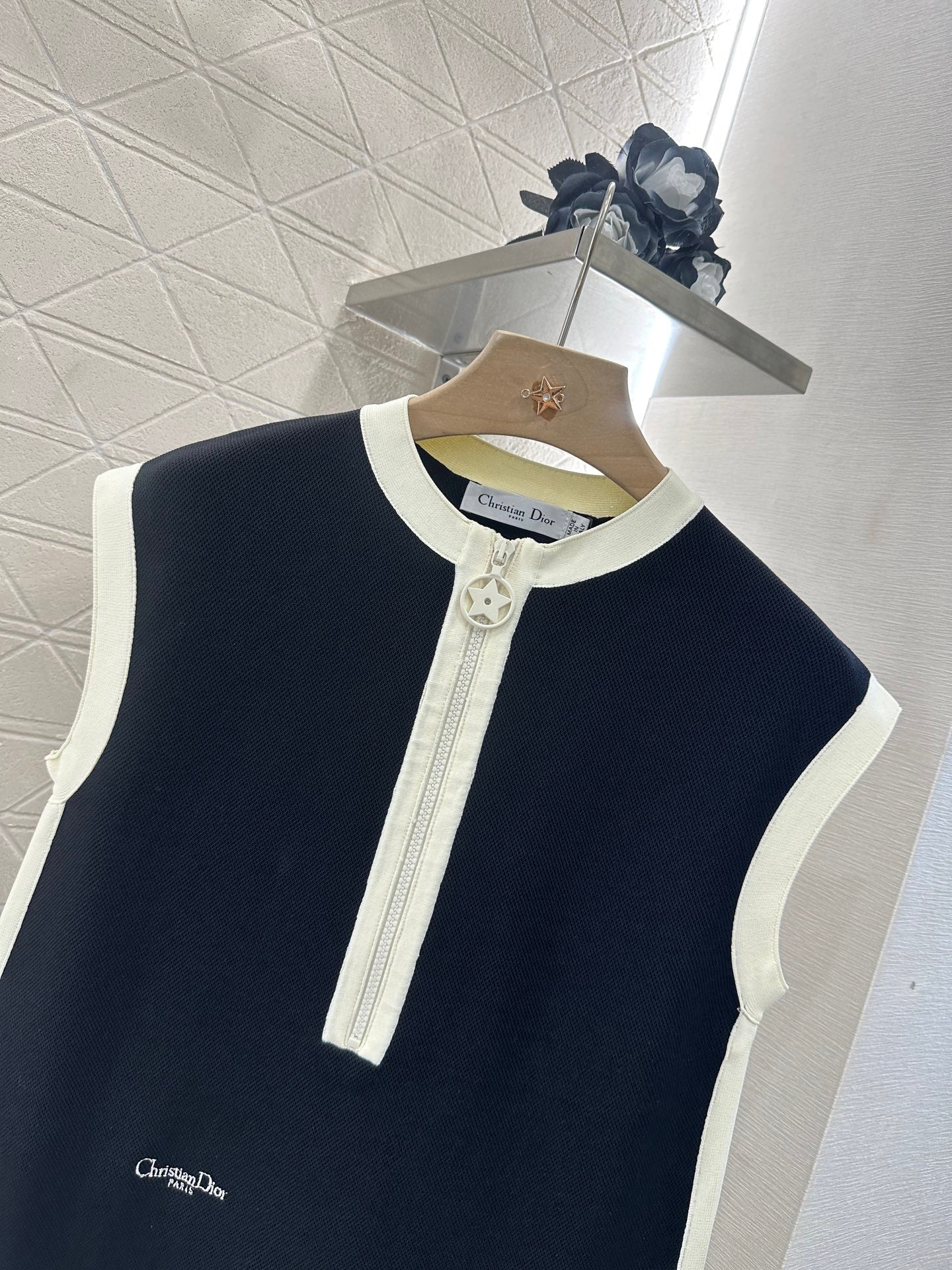 D 2025 new product Black and white vest dress