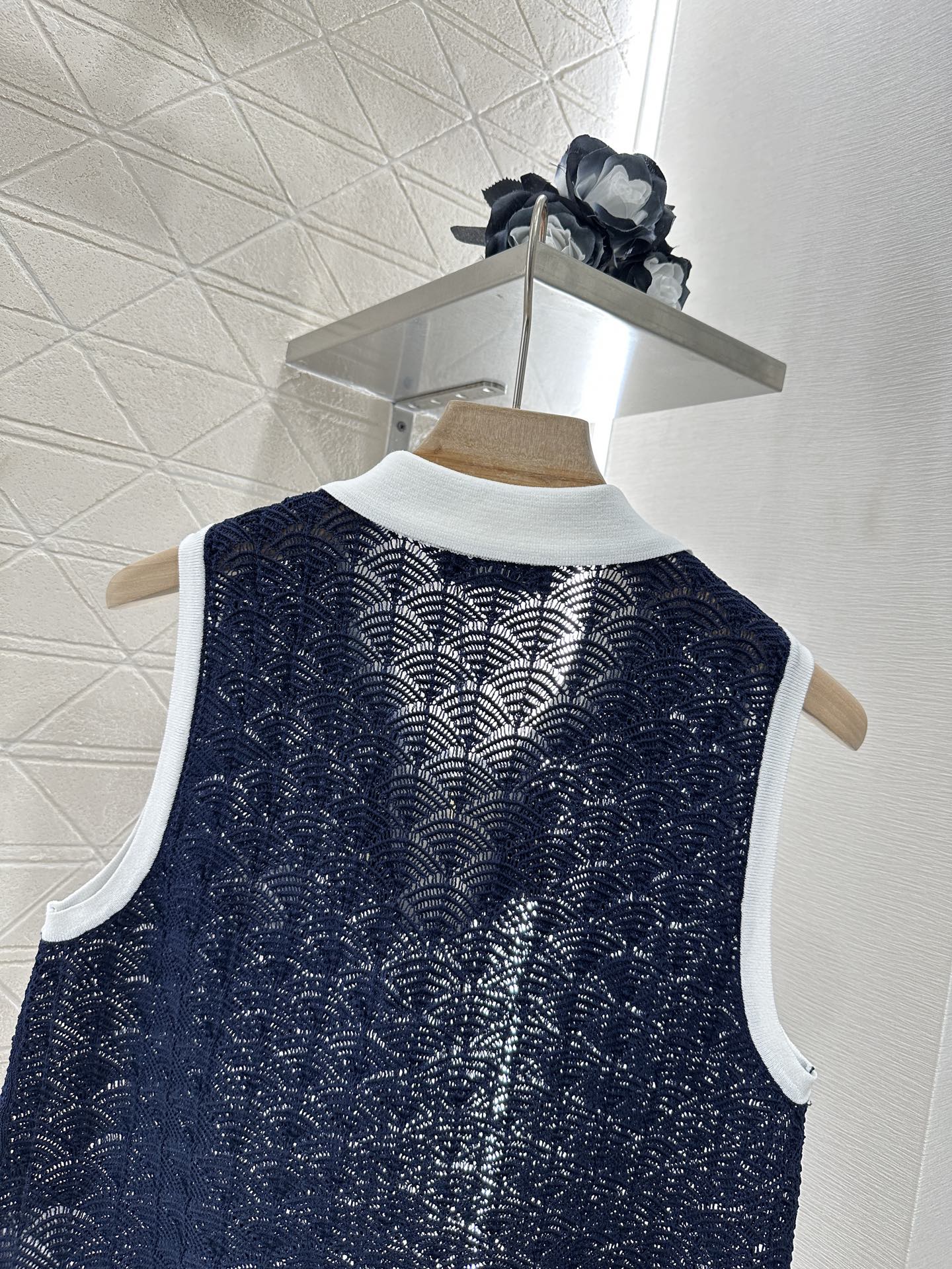 Lo 2025 new product Hollow knitted vest