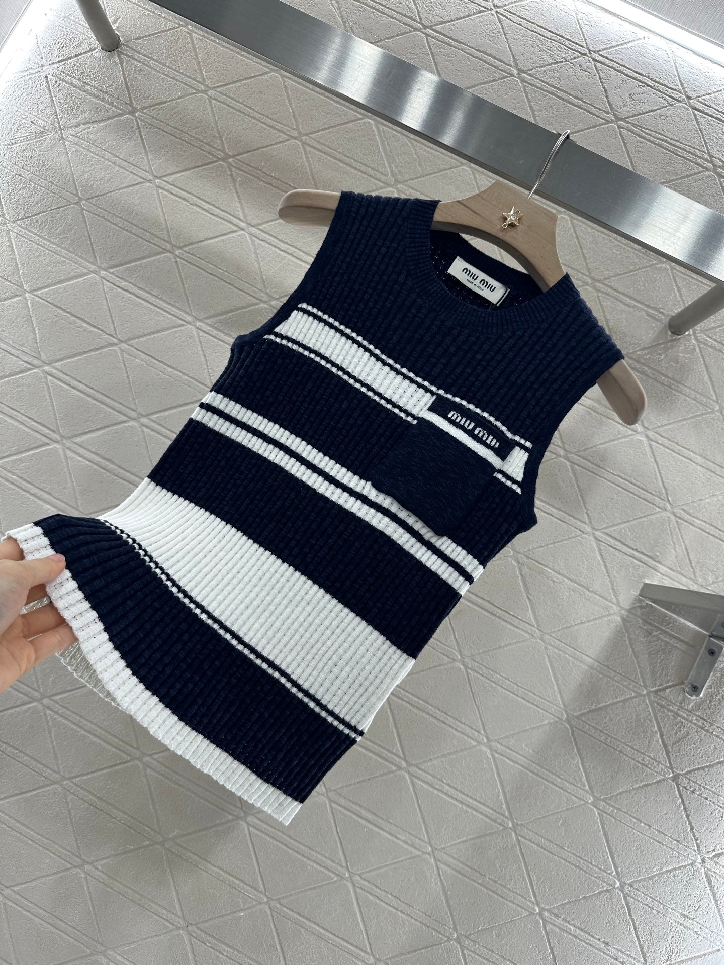 M 2025 new product Striped knitted vest