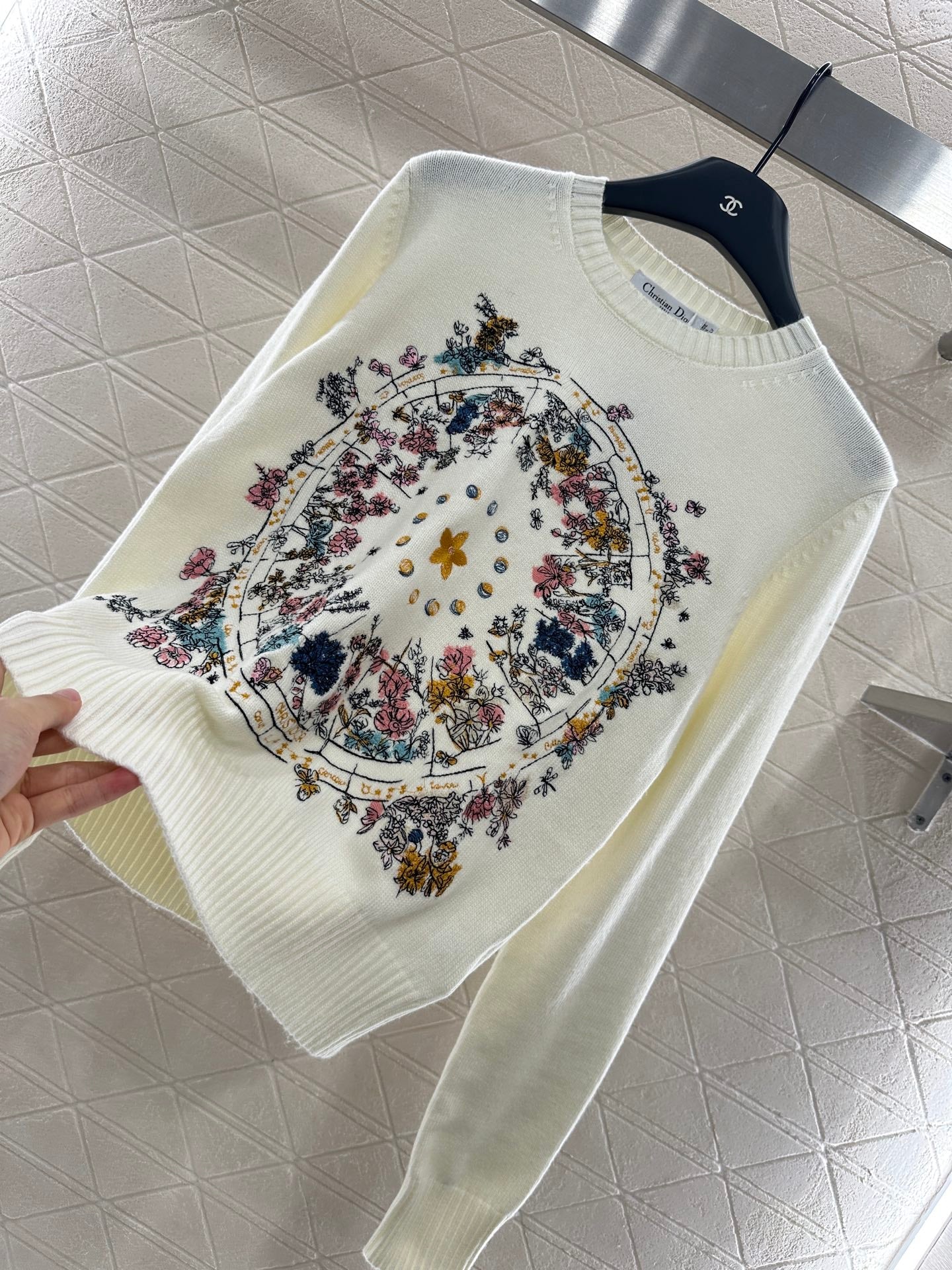 D 2025 new products Embroidered sweater