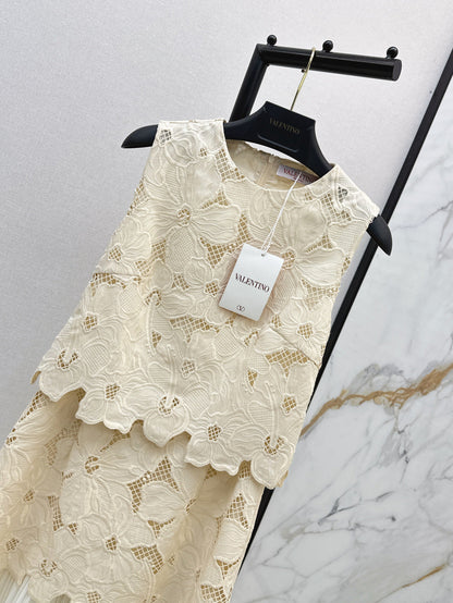 V 25ss embroidered dress