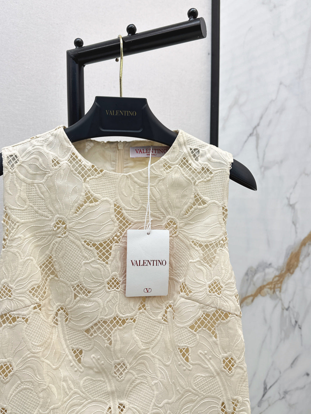 V 25ss embroidered dress