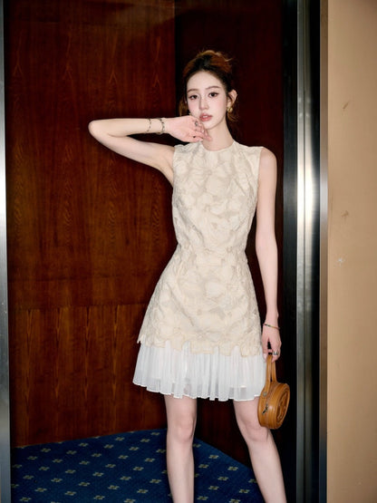 V 25ss embroidered dress