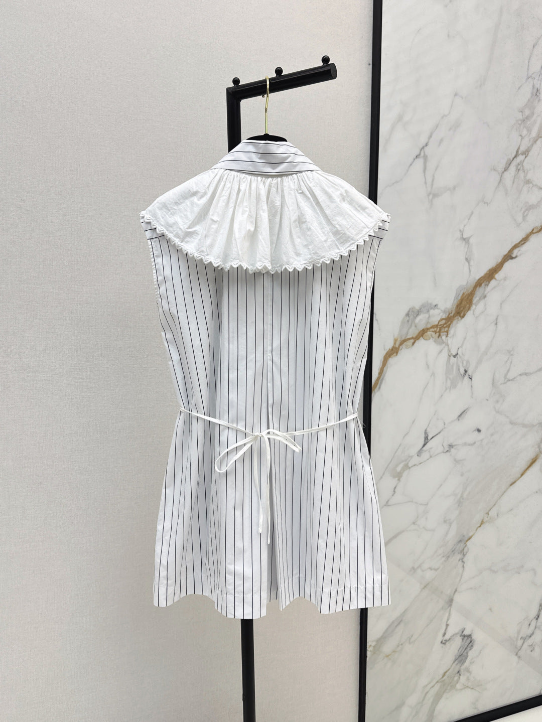 C 25ss besticktes Kleid