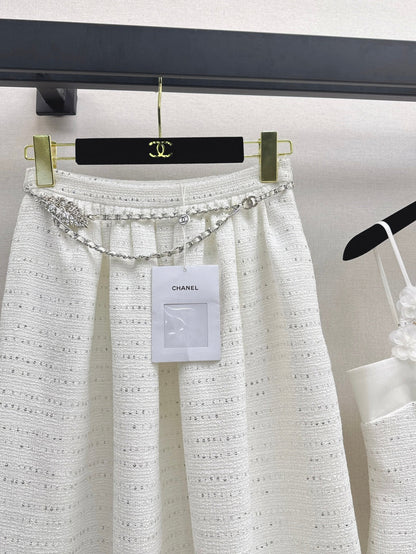 C 25 High-waisted pleated skirt with waist chain