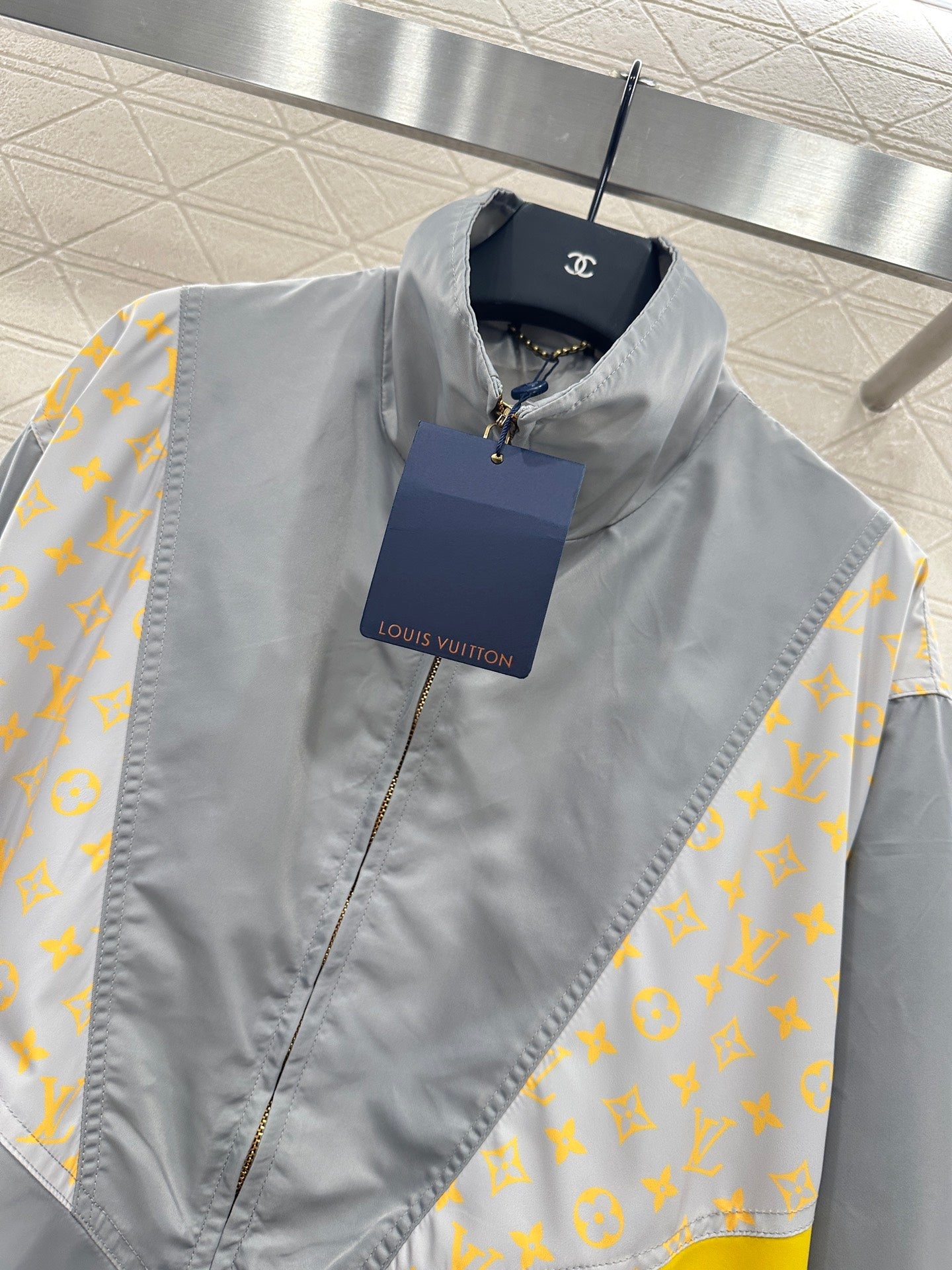 Veste à capuche L 2025, nouveauté 