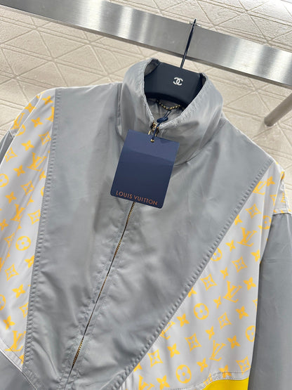 Veste à capuche L 2025, nouveauté 