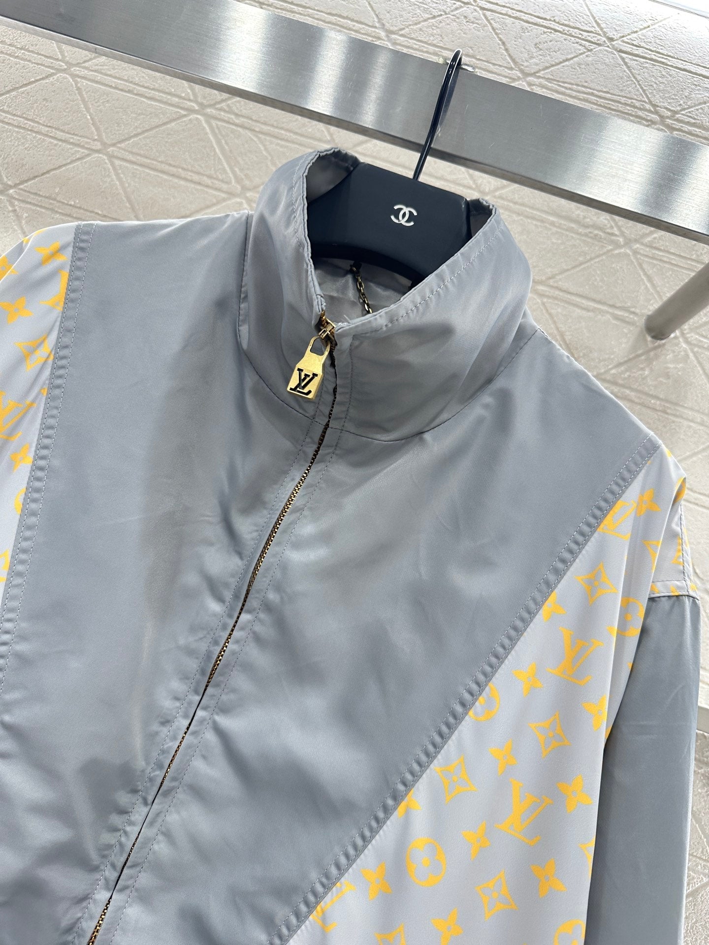 Veste à capuche L 2025, nouveauté 