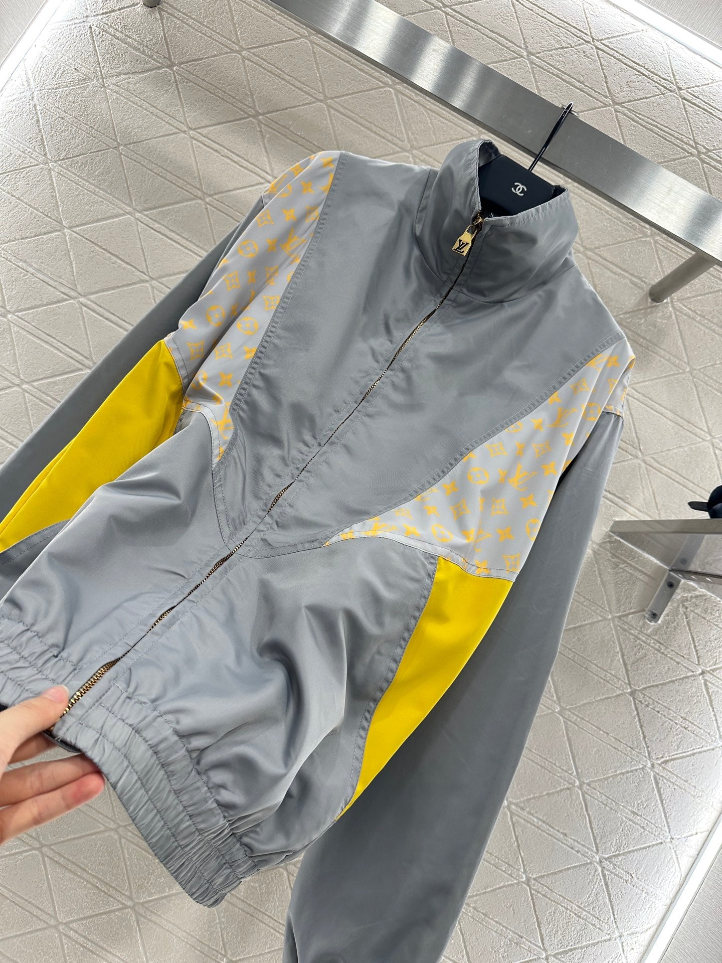 Veste à capuche L 2025, nouveauté 