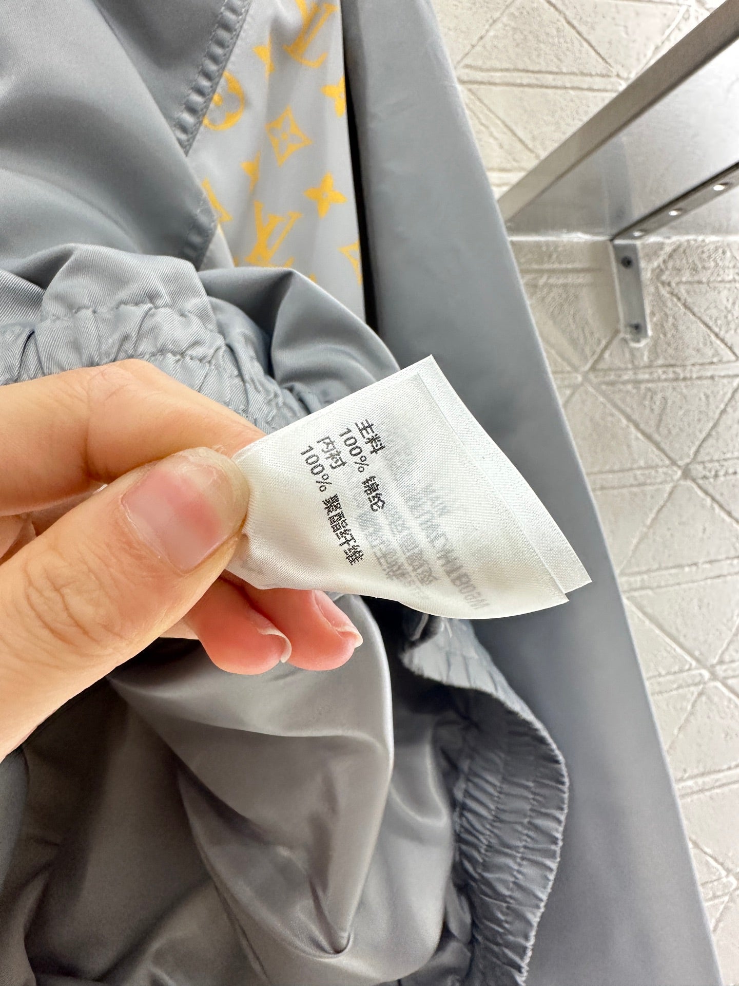 Veste à capuche L 2025, nouveauté 