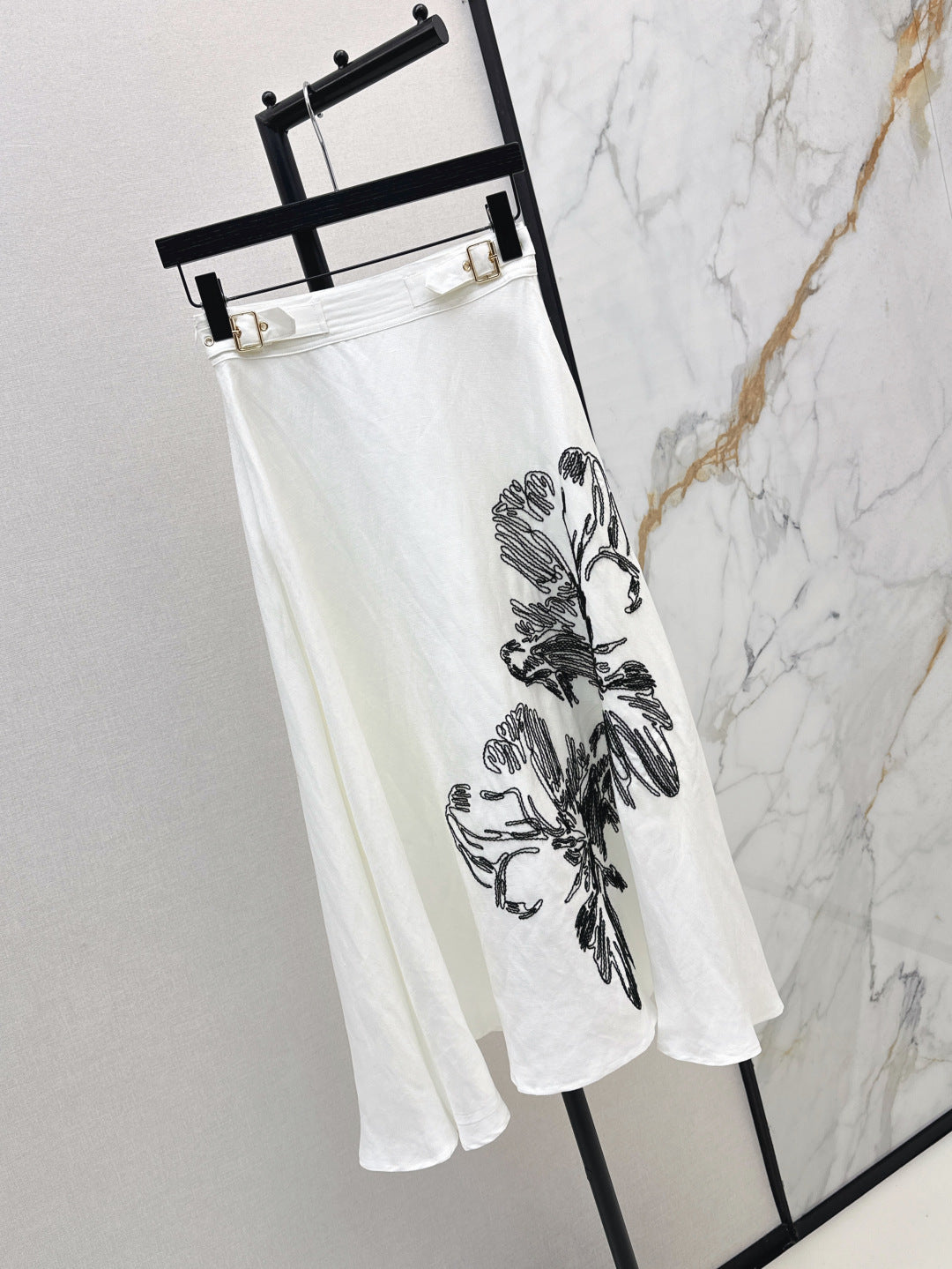 D 25ss embroidered skirt