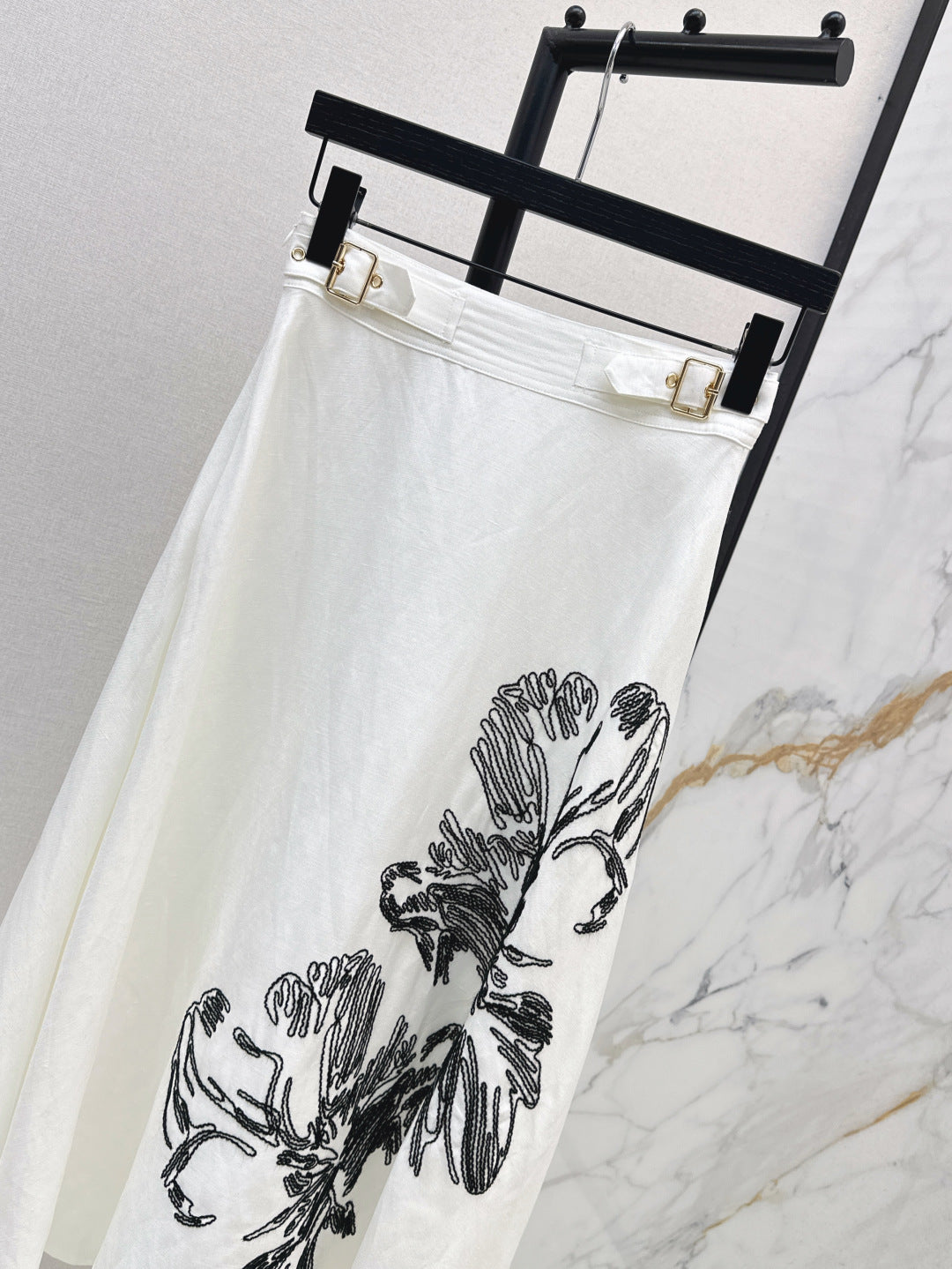 D 25ss embroidered skirt