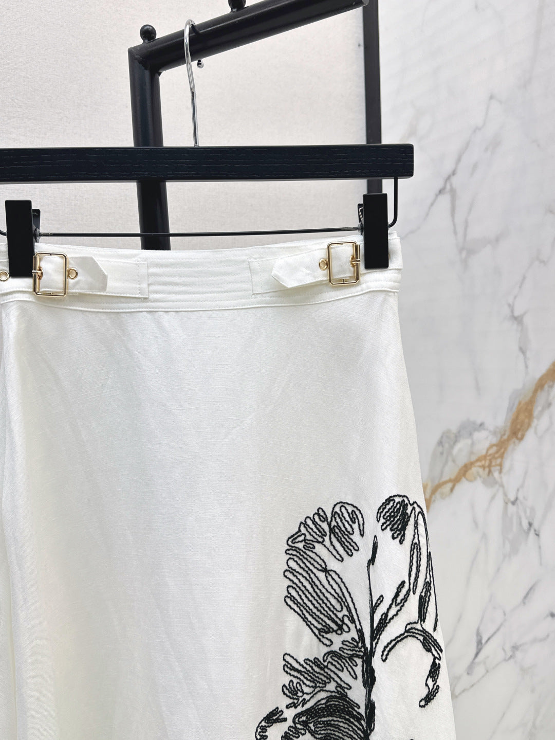 D 25ss embroidered skirt