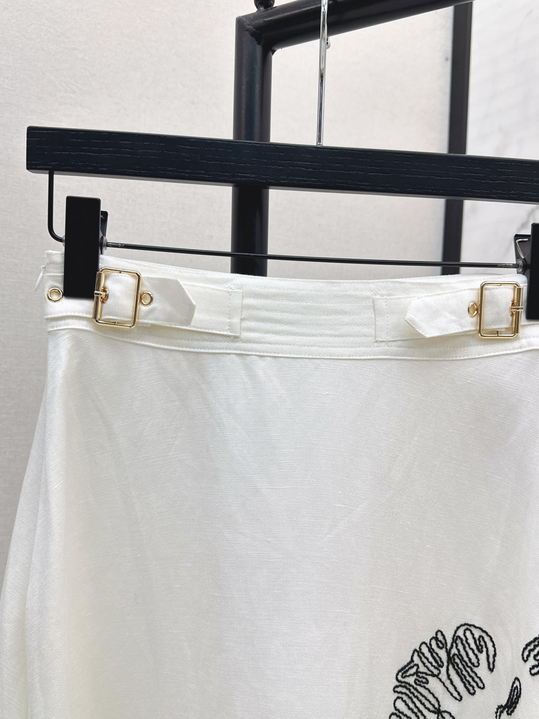 D 25ss embroidered skirt