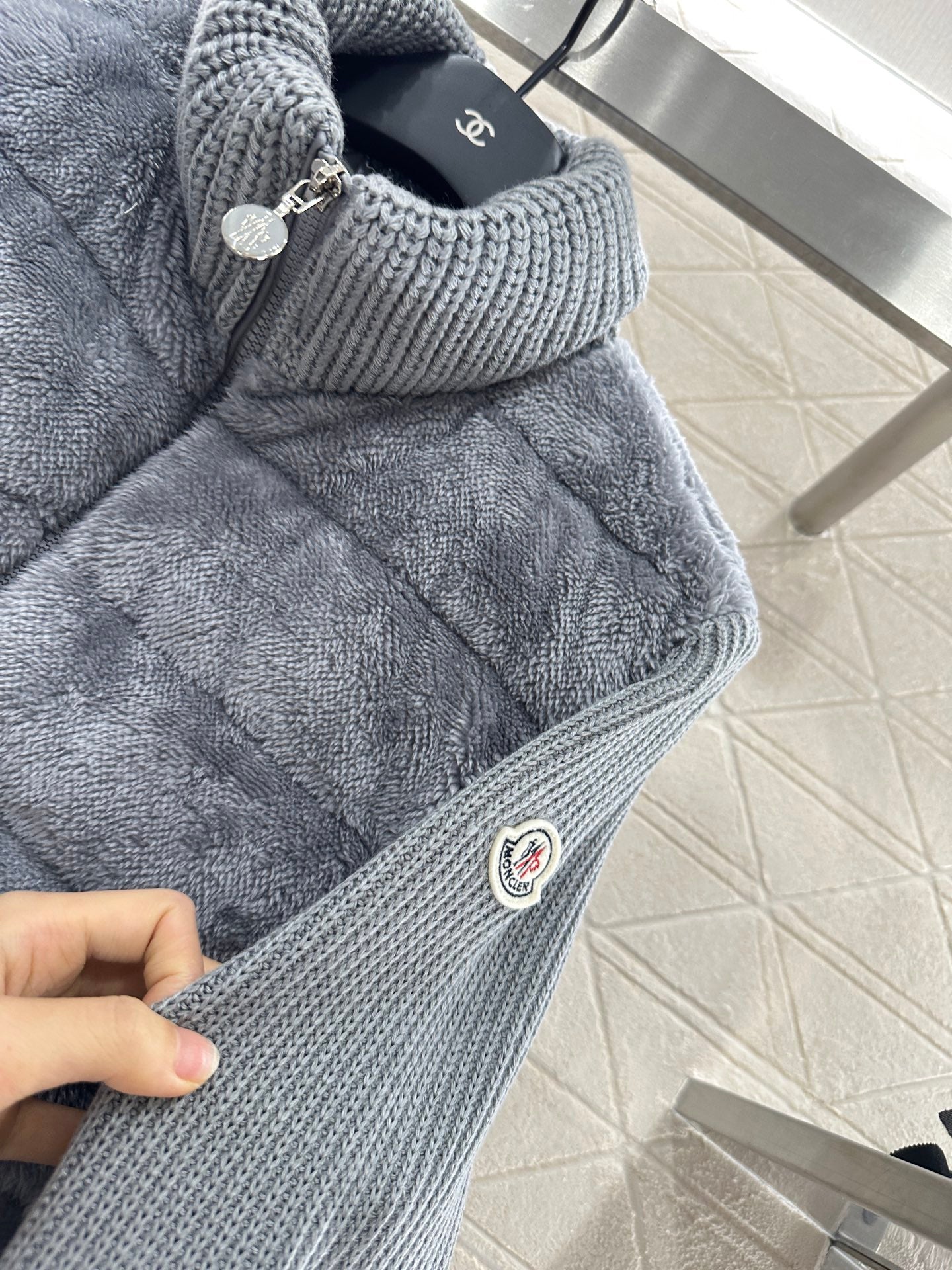 Mon 2025 New Arrival Zip-Up Down Jacket