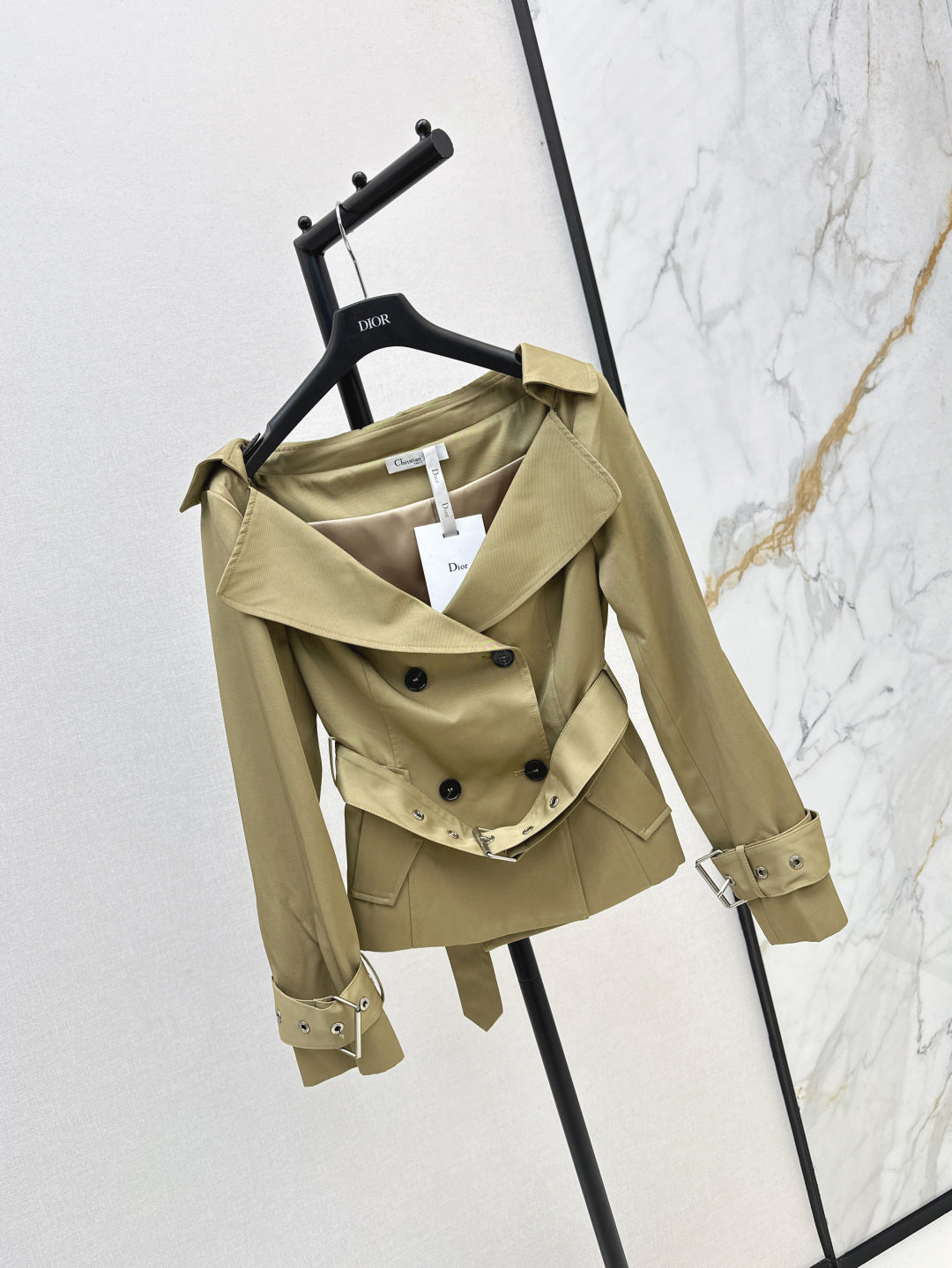 D 25fw off-shoulder jacket