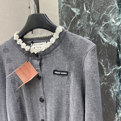 M 25fw Embroidered Flower Knit Cardigan