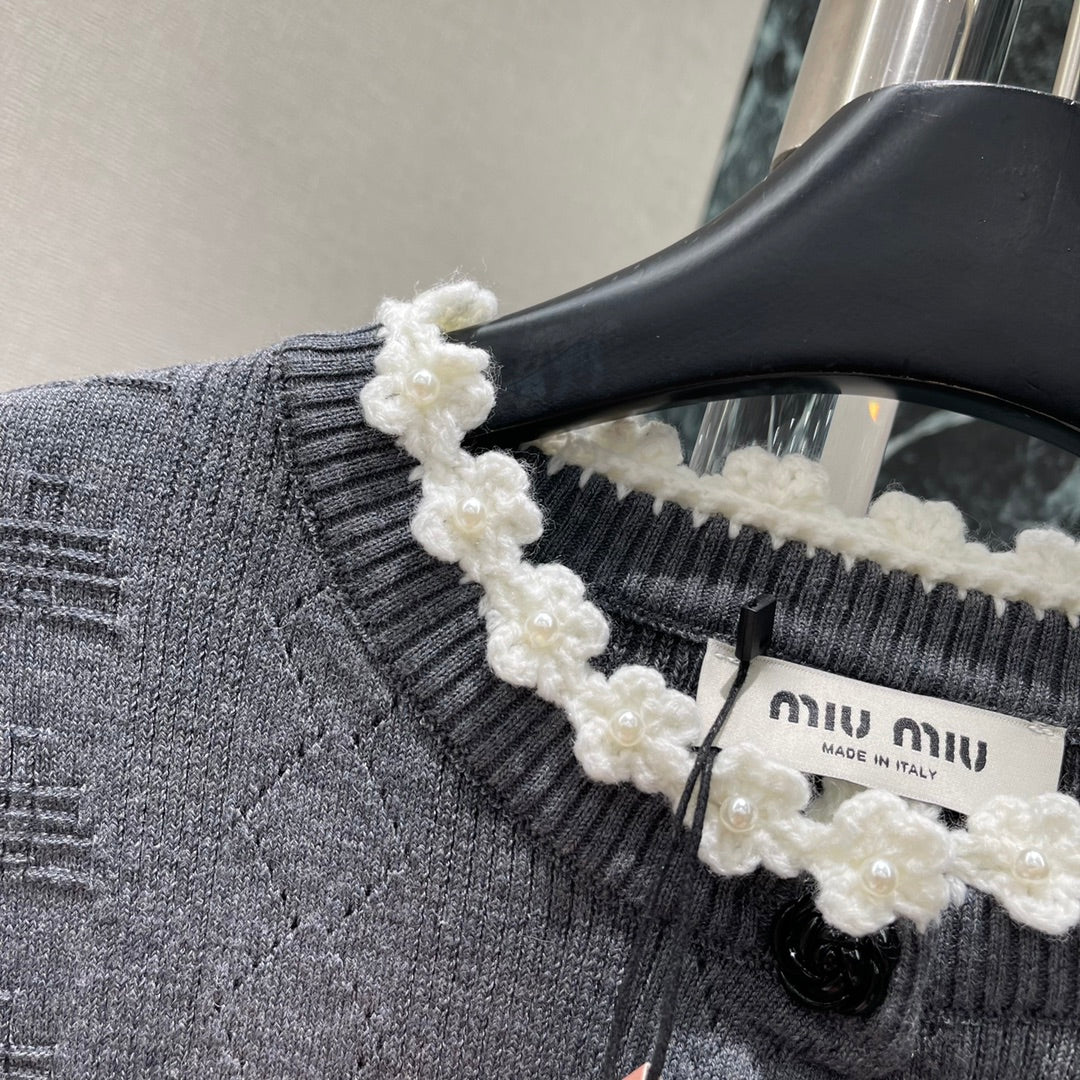 M 25fw Embroidered Flower Knit Cardigan