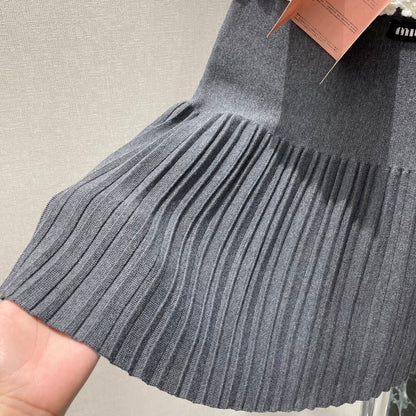 M 25fw embroidered flower pleated skirt