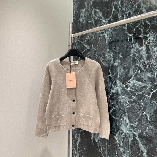M 25fw crew neck knitted cardigan