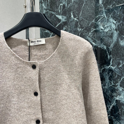 M 25fw crew neck knitted cardigan