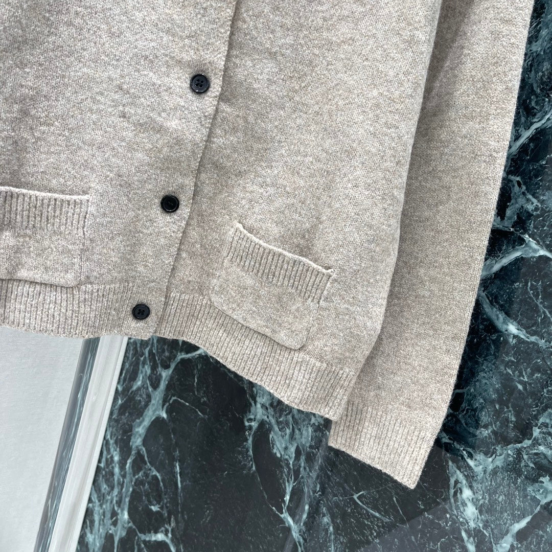 M 25fw crew neck knitted cardigan