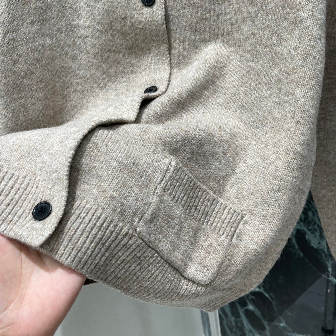 M 25fw crew neck knitted cardigan