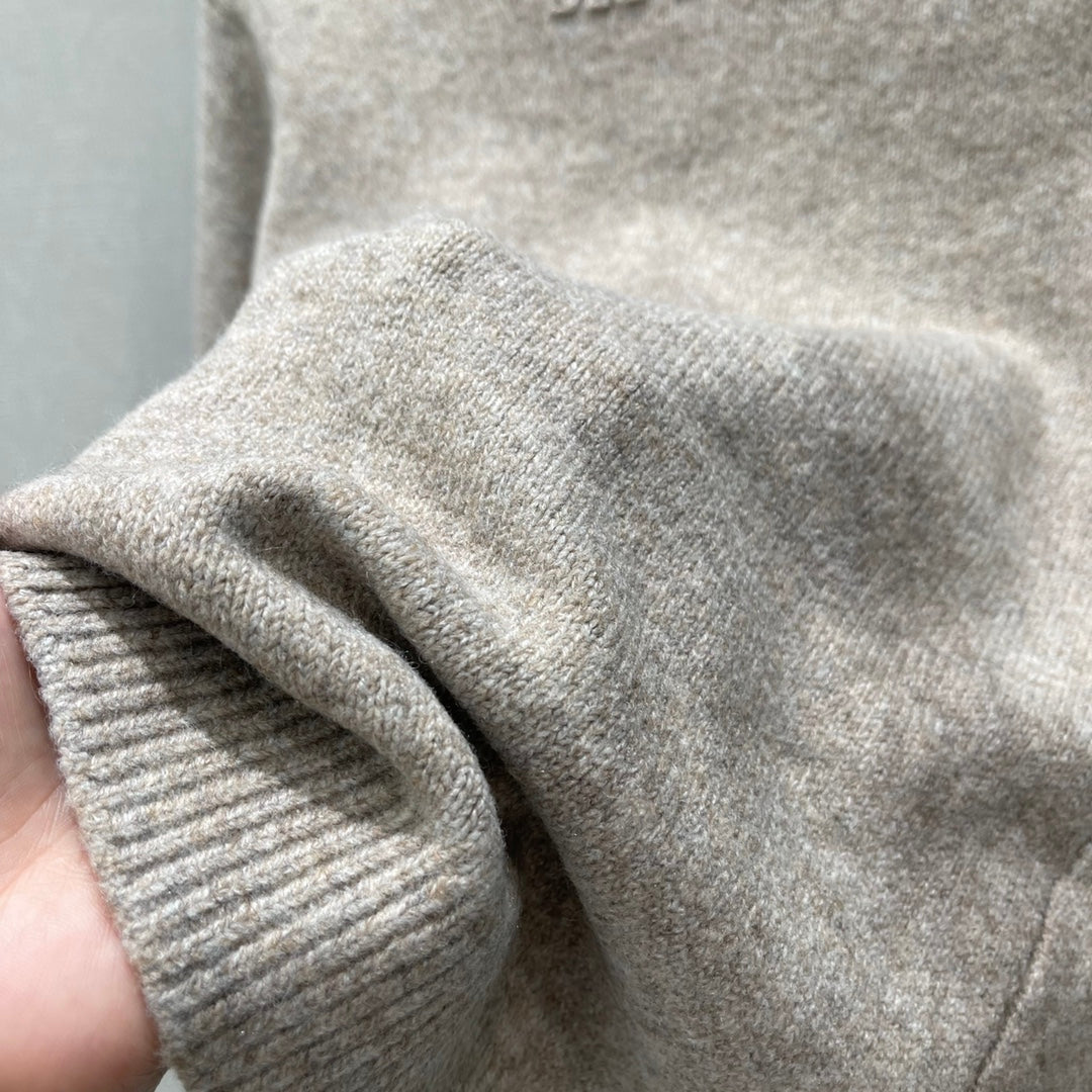 M 25fw crew neck knitted cardigan