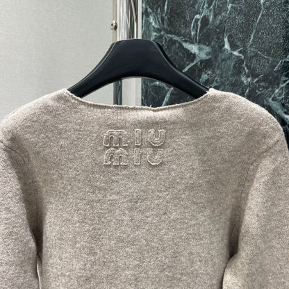 M 25fw crew neck knitted cardigan