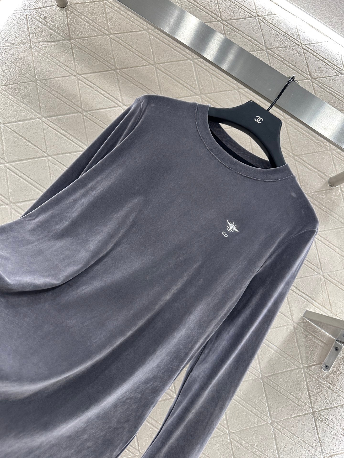D 25 LOGO embroidered bottoming shirt