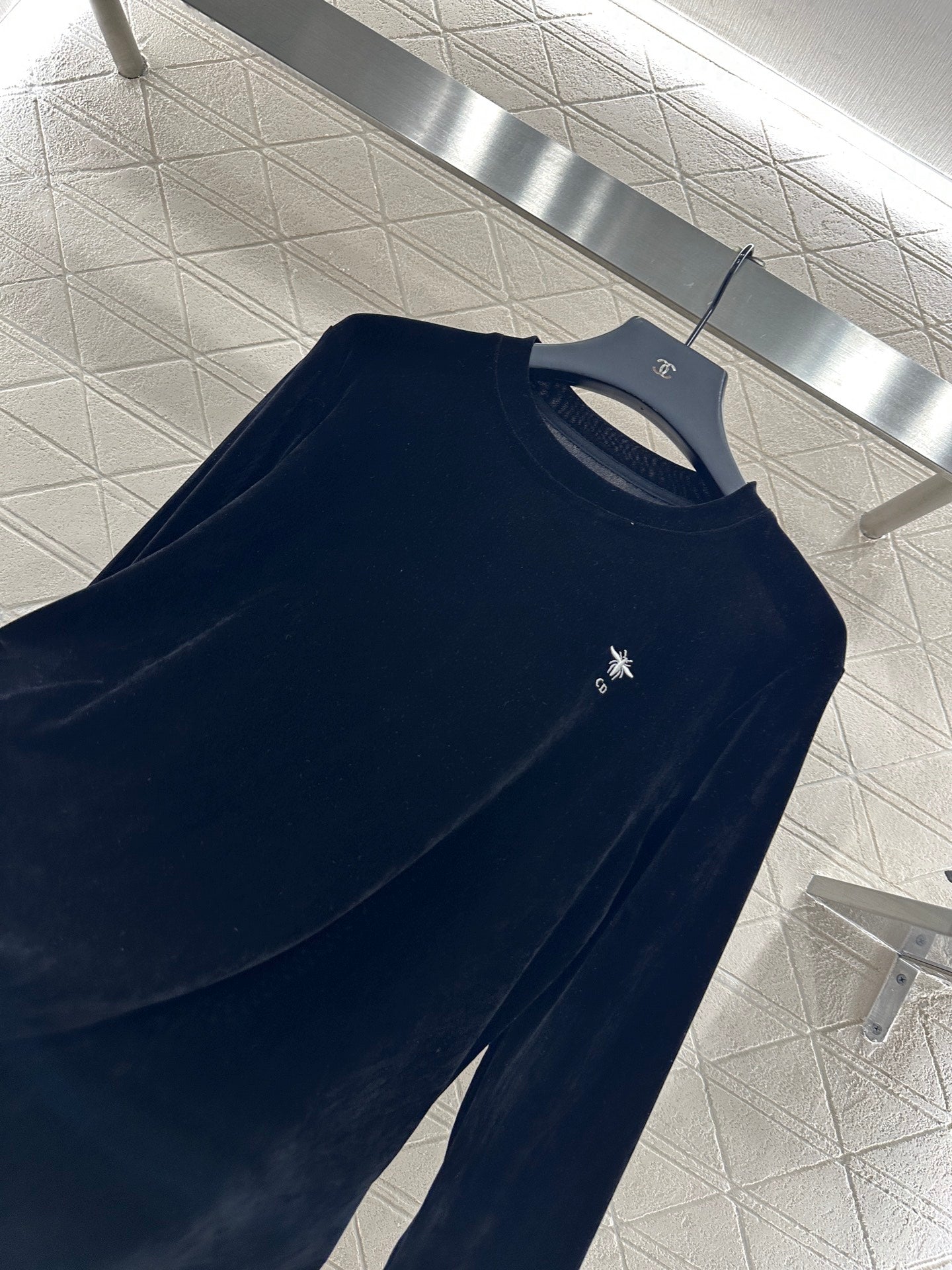 D 25 LOGO embroidered bottoming shirt