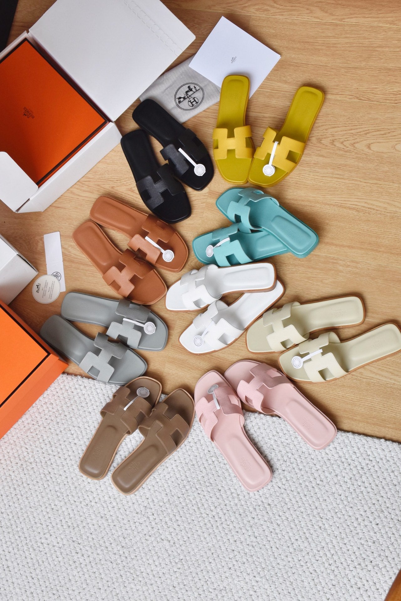 He 25 Cowhide flat sandals