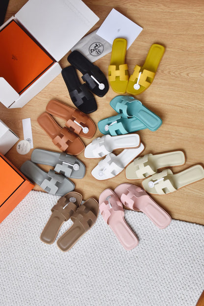 He 25 Cowhide flat sandals