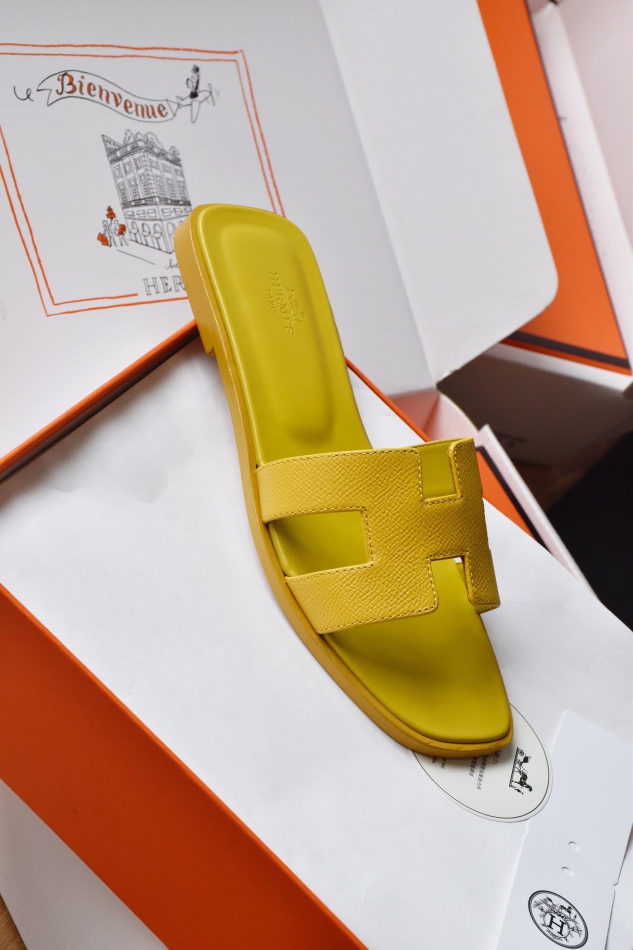 He 25 Cowhide flat sandals