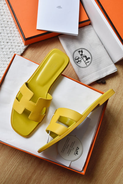 He 25 Cowhide flat sandals