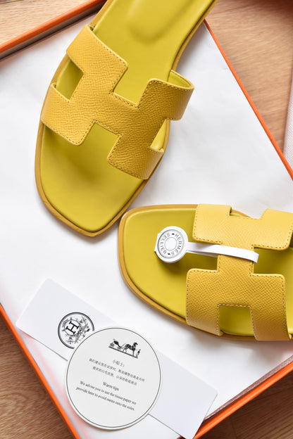 He 25 Cowhide flat sandals