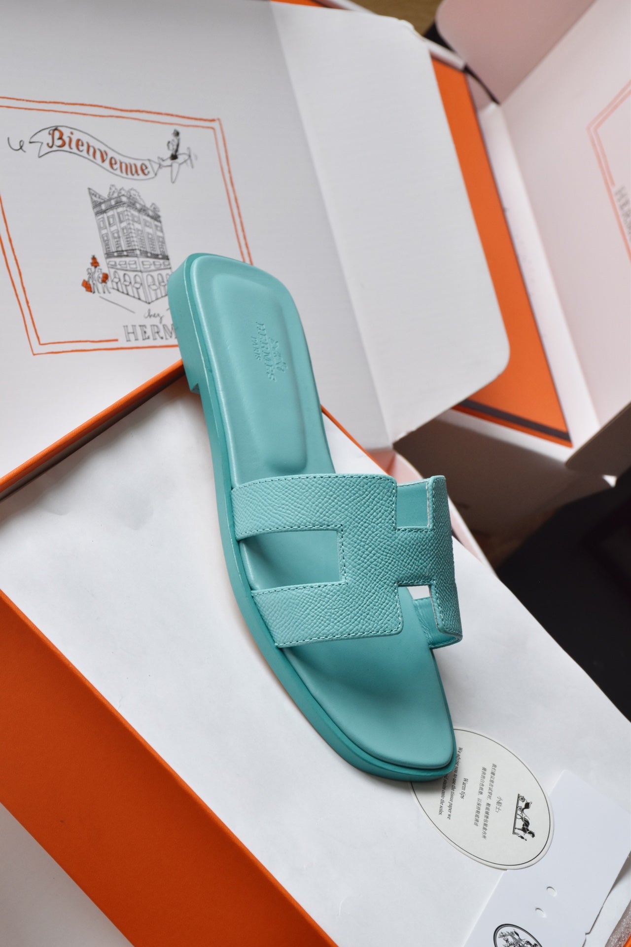 He 25 Cowhide flat sandals