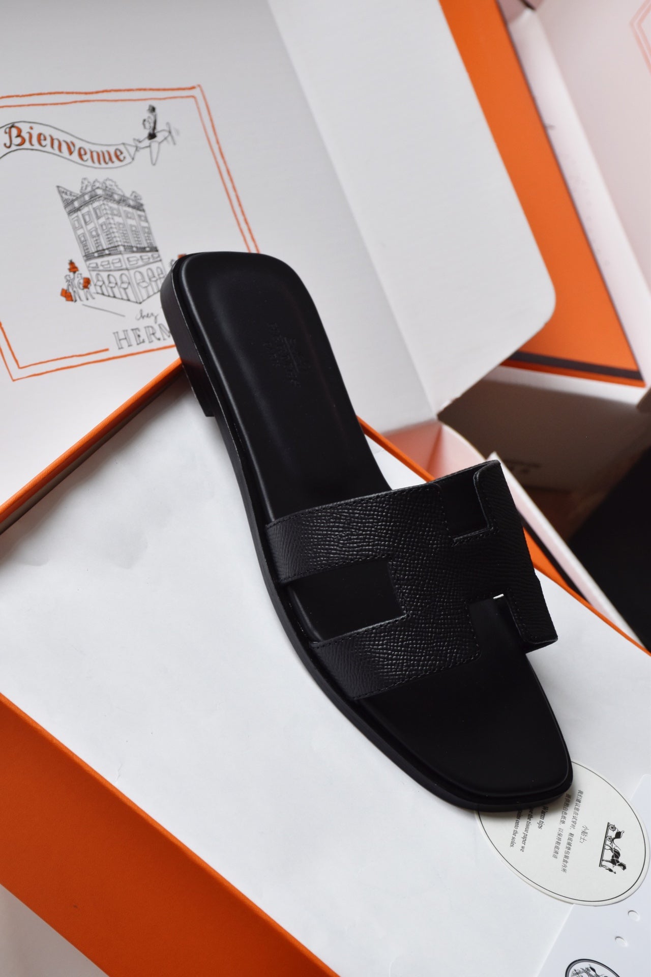 He 25 Cowhide flat sandals