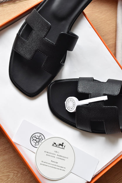 He 25 Cowhide flat sandals