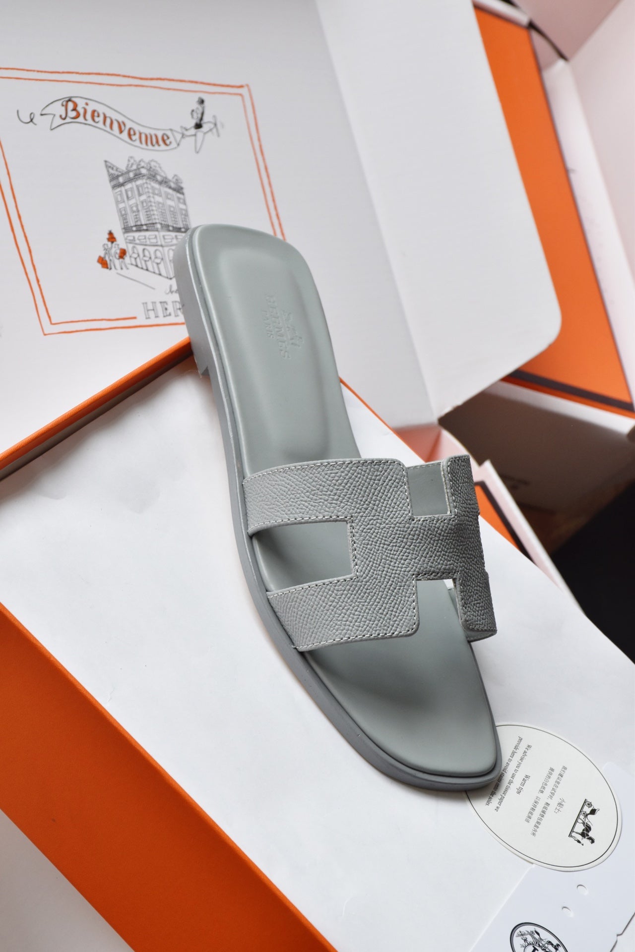 He 25 Cowhide flat sandals