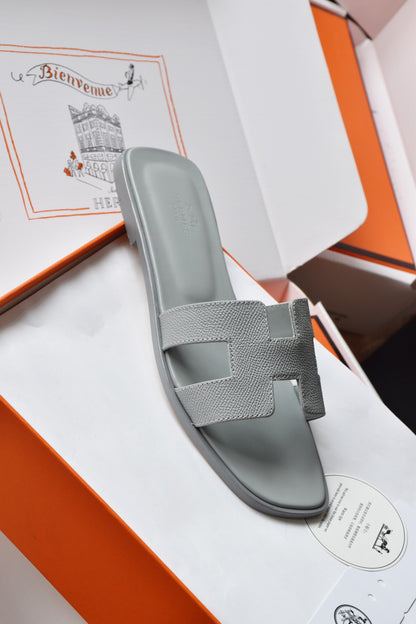 He 25 Cowhide flat sandals