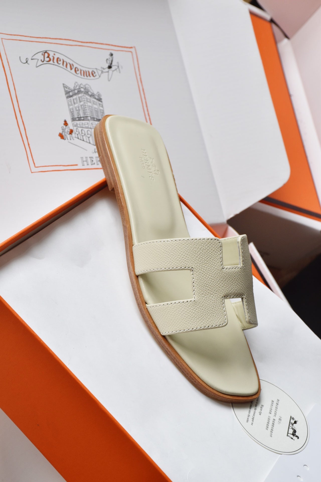 He 25 Cowhide flat sandals