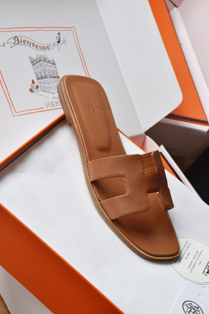 He 25 Cowhide flat sandals