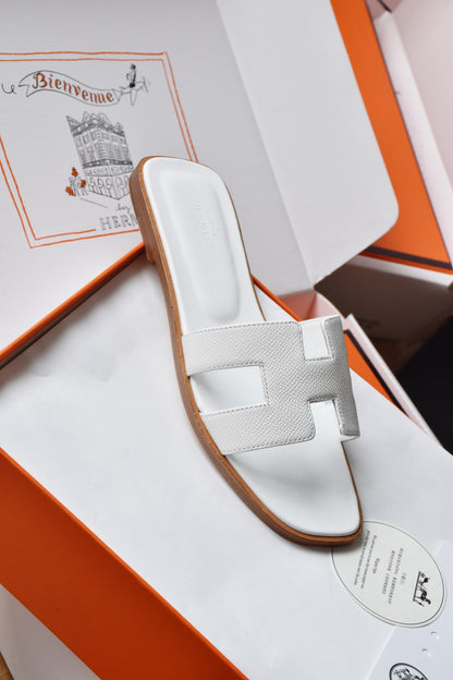 He 25 Cowhide flat sandals