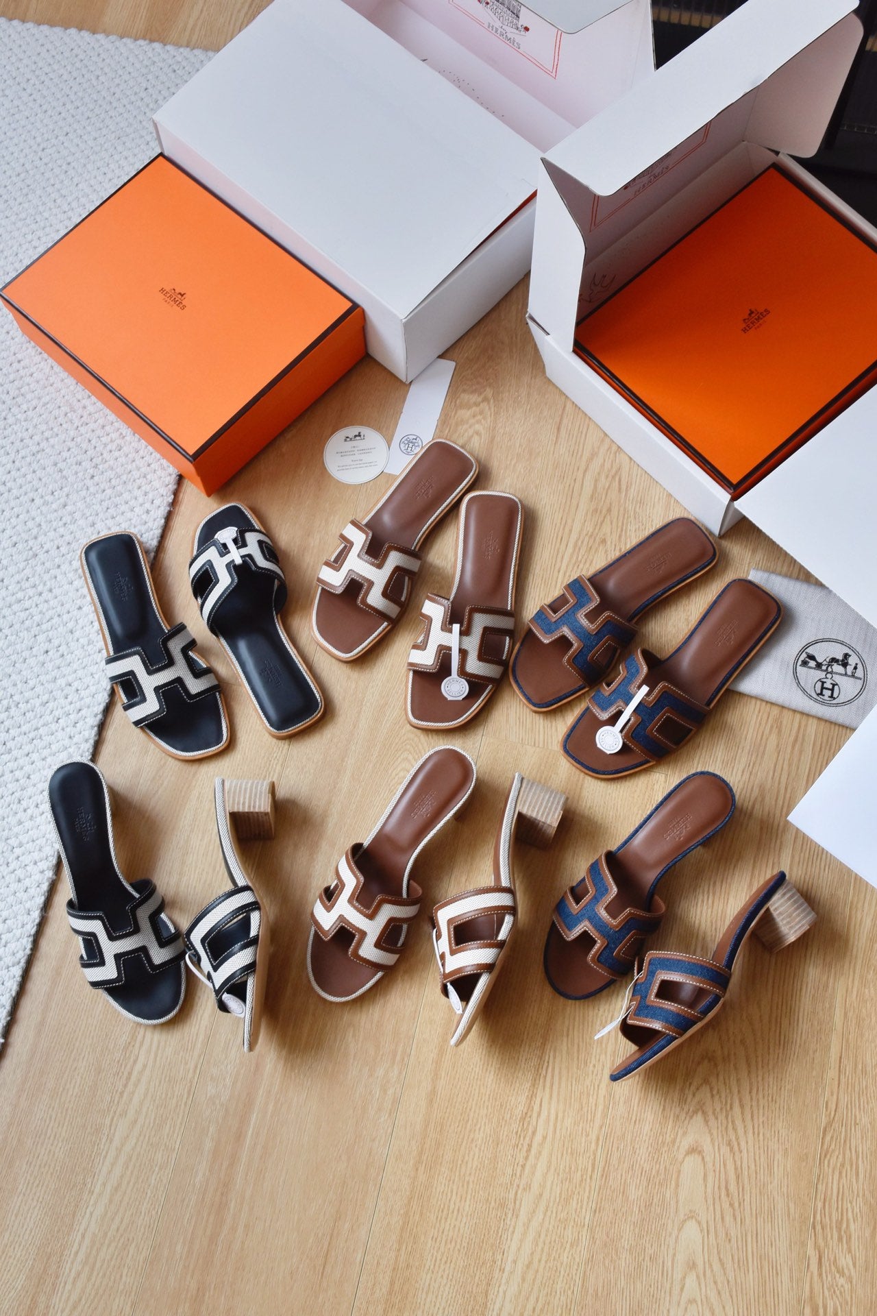 He 25 Leather flat sandals
