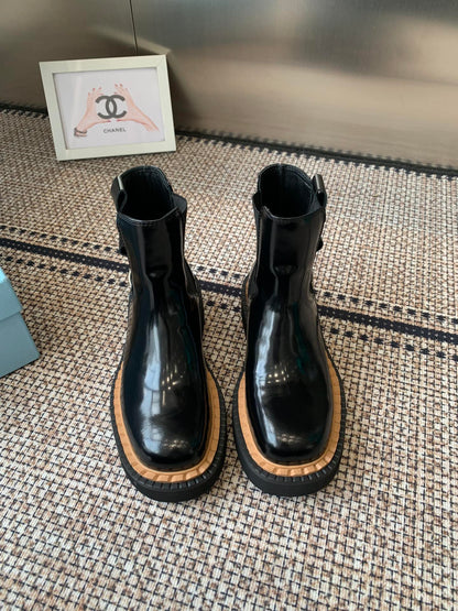 Pra 25fw Classic triangle ankle boots in shiny black