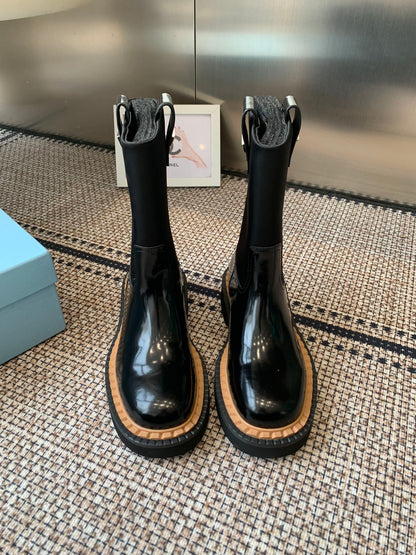 Pra 25fw Classic triangle-shaped ankle boots